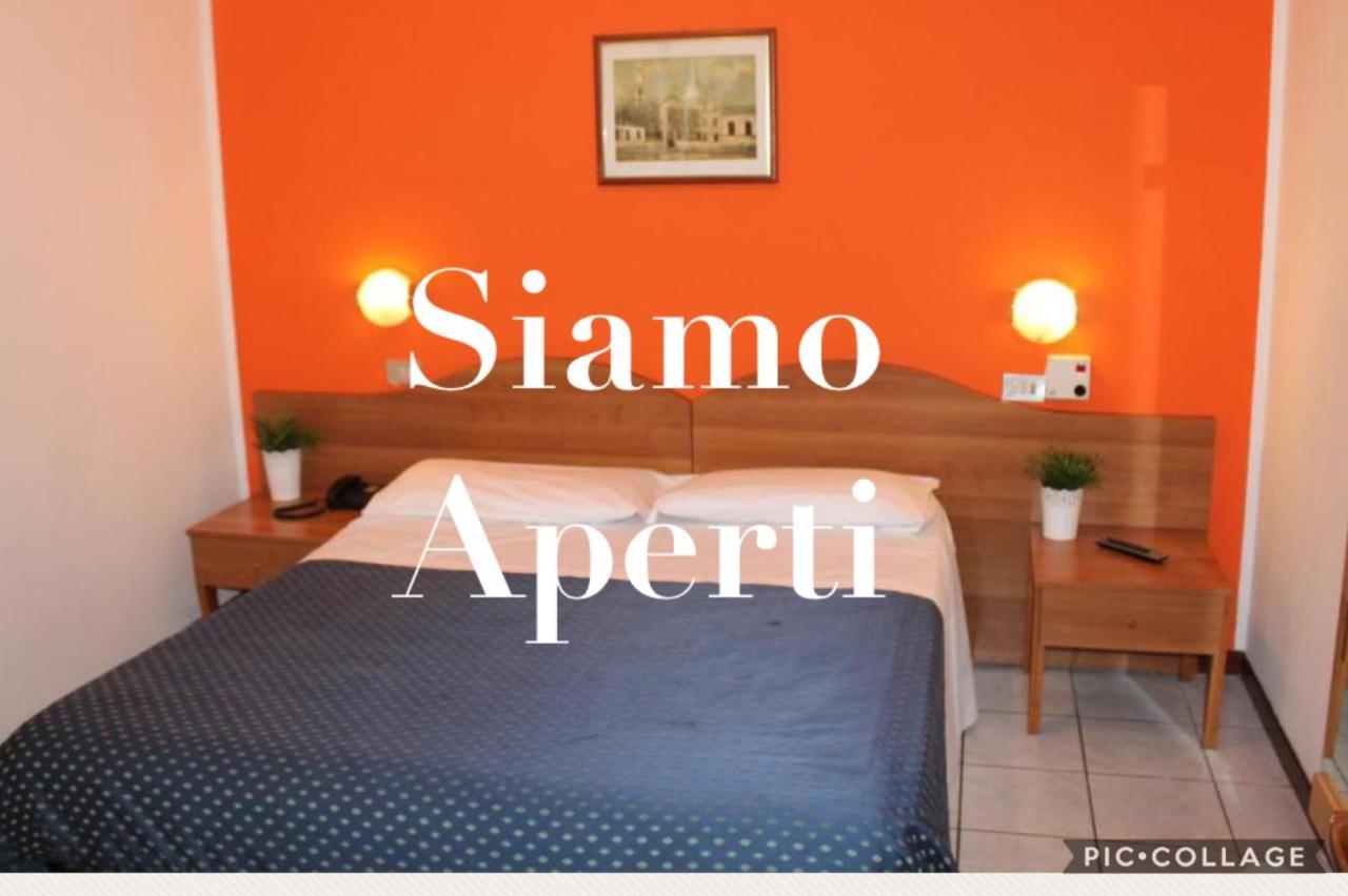 Hotel Catalani E Madrid Milan Bagian luar foto