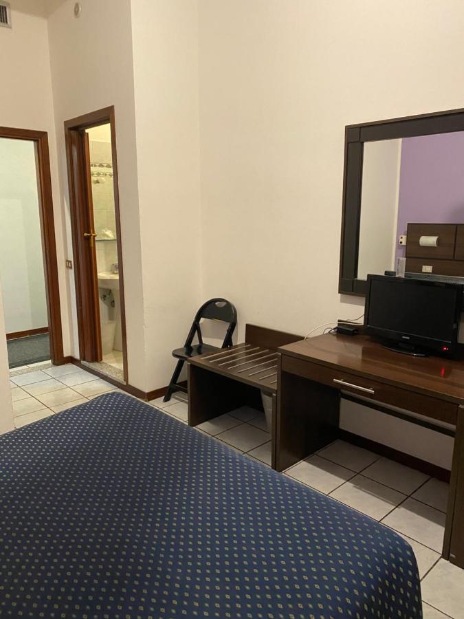 Hotel Catalani E Madrid Milan Bagian luar foto