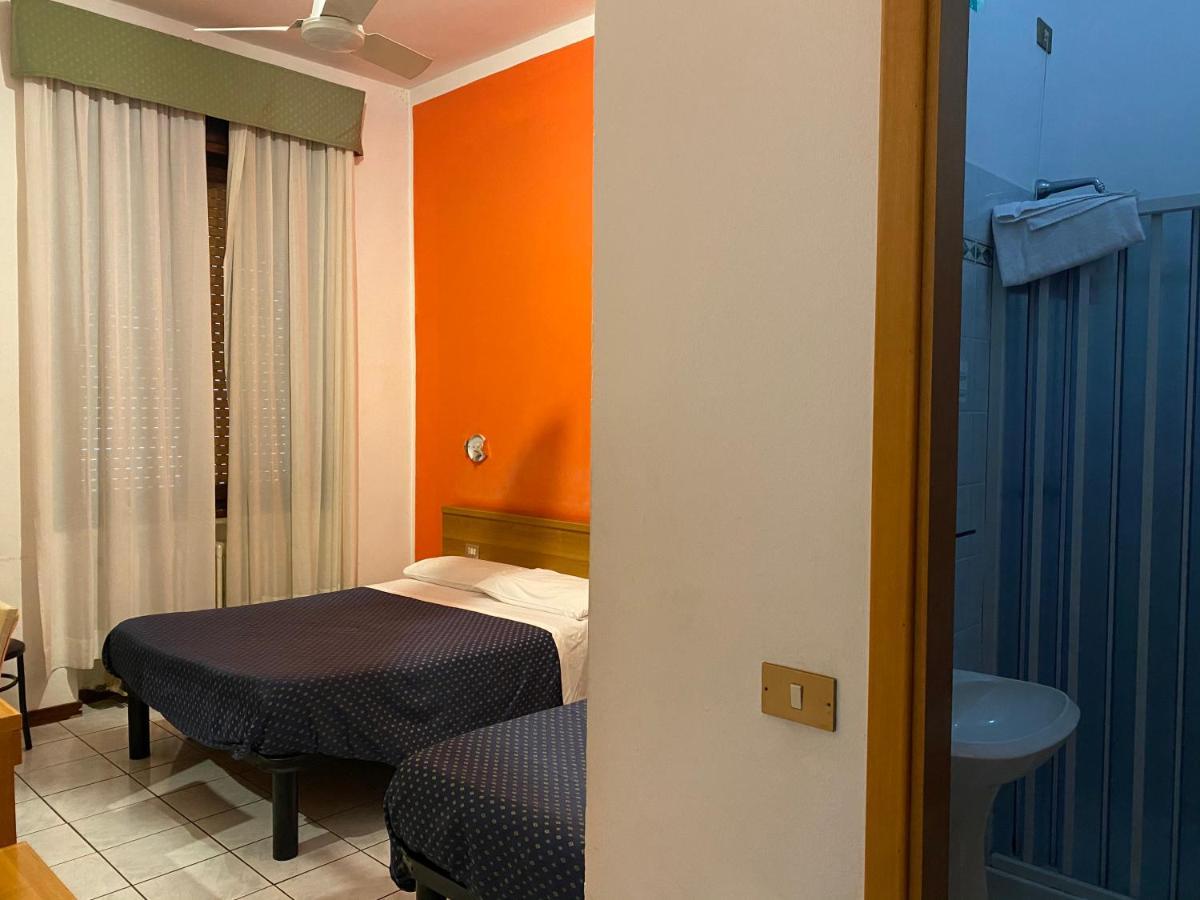 Hotel Catalani E Madrid Milan Bagian luar foto