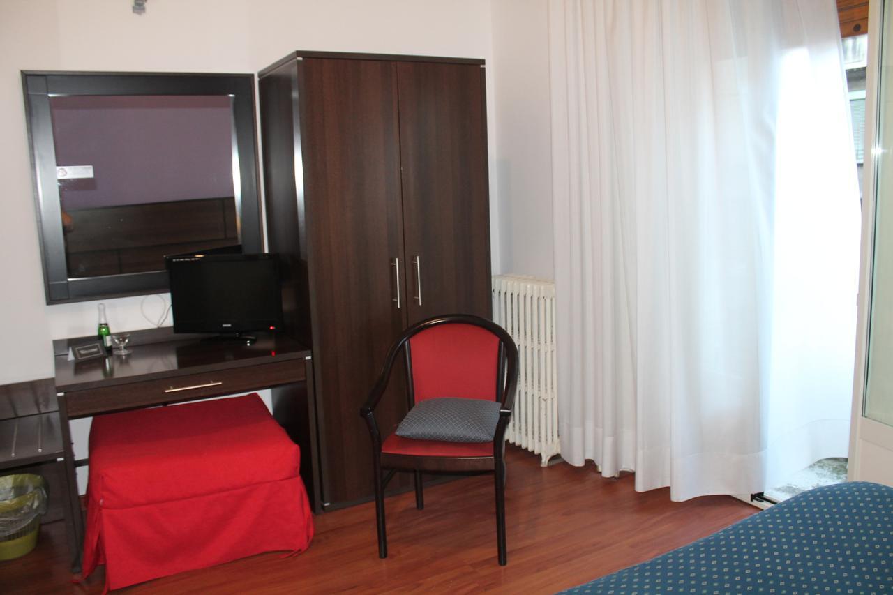 Hotel Catalani E Madrid Milan Bagian luar foto