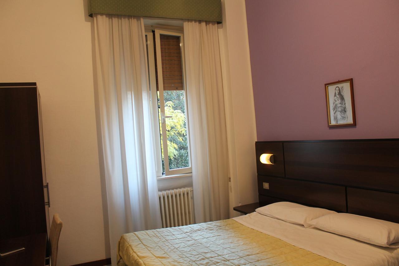 Hotel Catalani E Madrid Milan Bagian luar foto