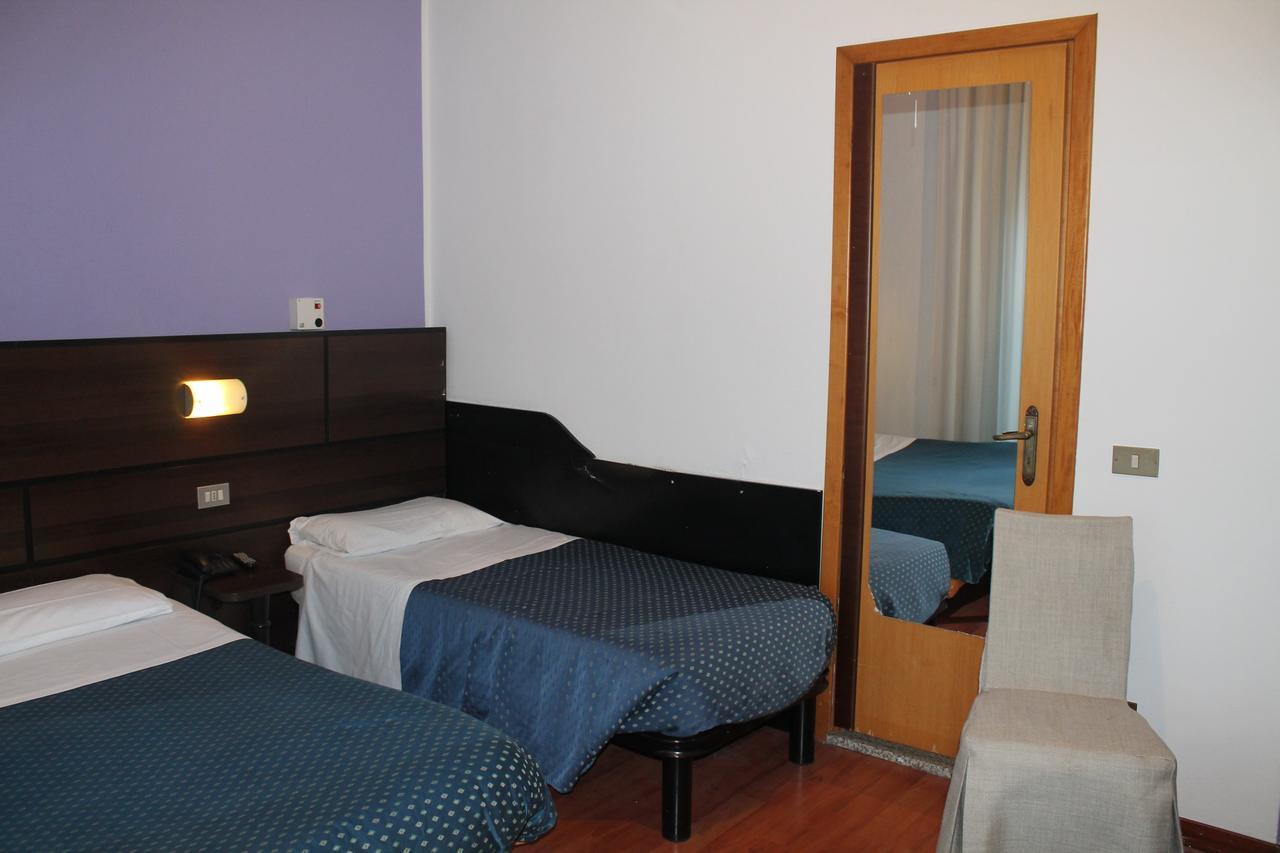 Hotel Catalani E Madrid Milan Bagian luar foto