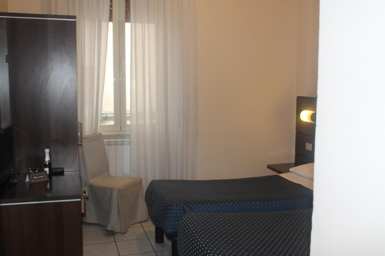 Hotel Catalani E Madrid Milan Bagian luar foto
