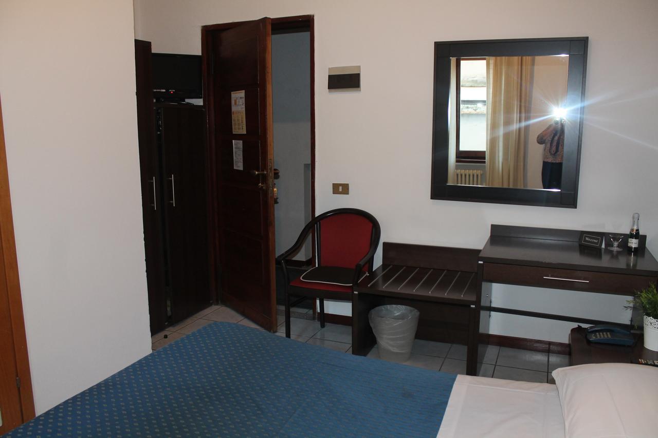 Hotel Catalani E Madrid Milan Bagian luar foto
