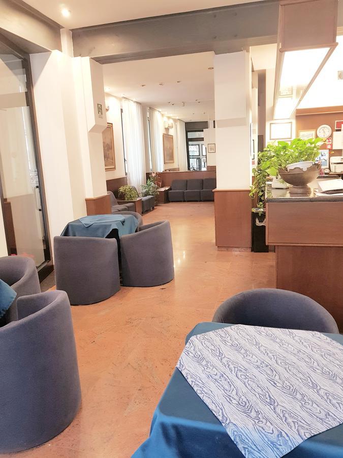 Hotel Catalani E Madrid Milan Bagian luar foto