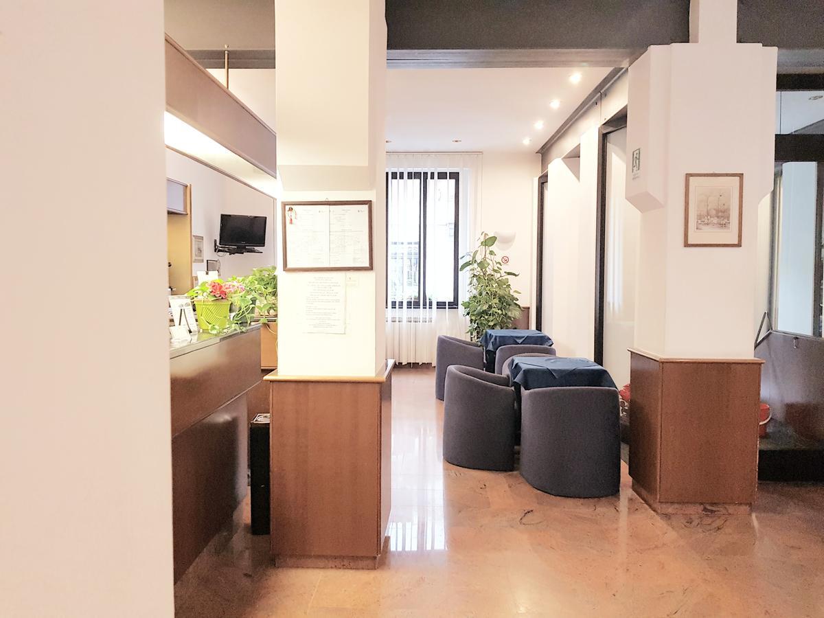 Hotel Catalani E Madrid Milan Bagian luar foto