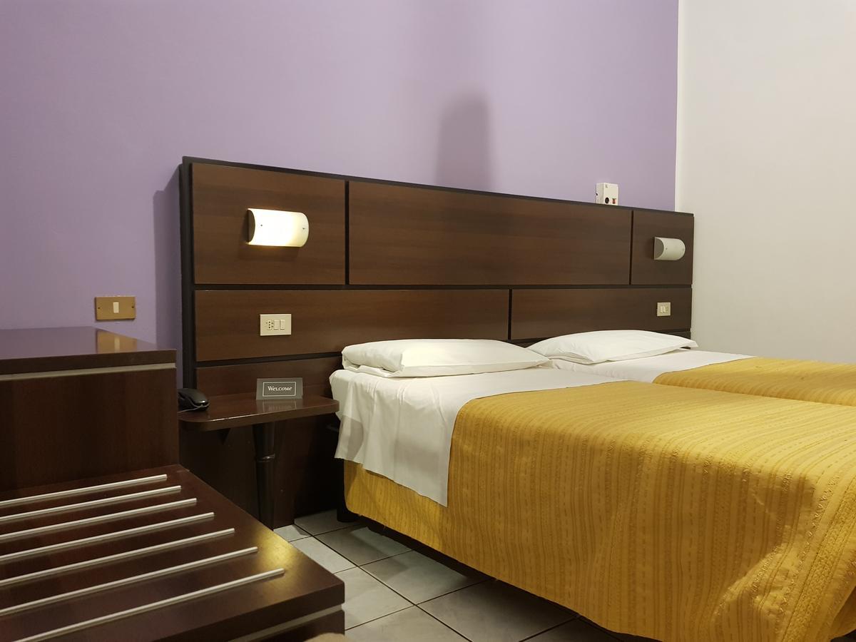 Hotel Catalani E Madrid Milan Bagian luar foto