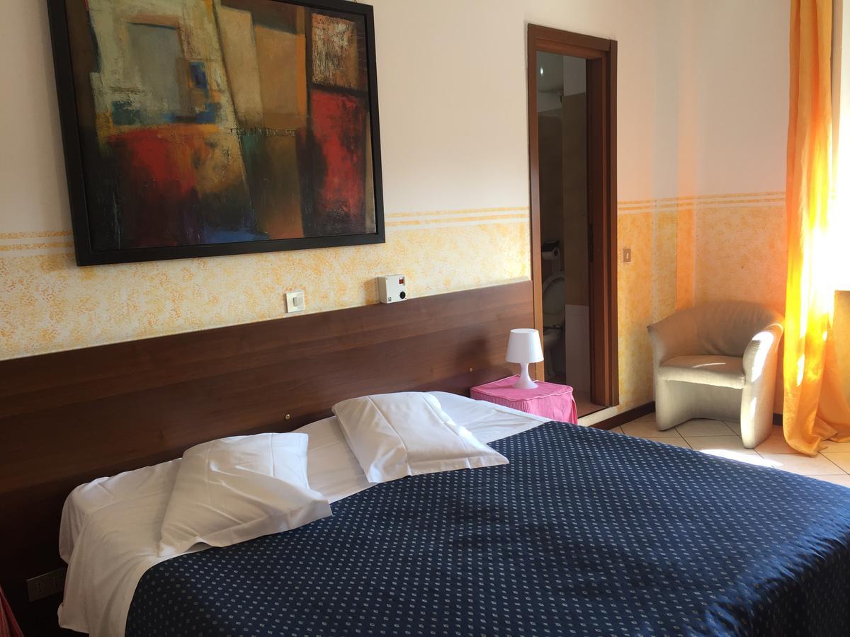 Hotel Catalani E Madrid Milan Bagian luar foto