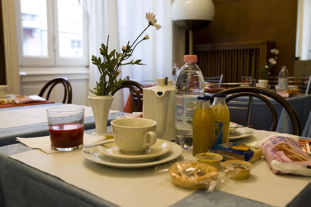 Hotel Catalani E Madrid Milan Bagian luar foto