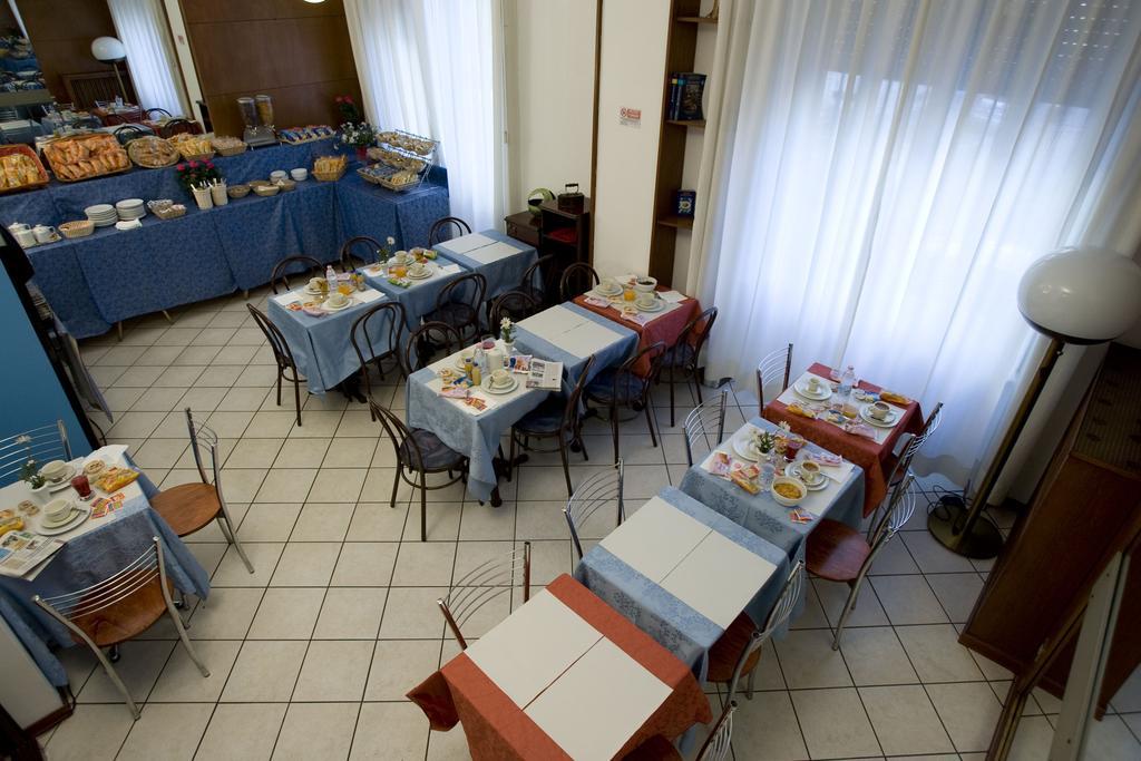 Hotel Catalani E Madrid Milan Bagian luar foto