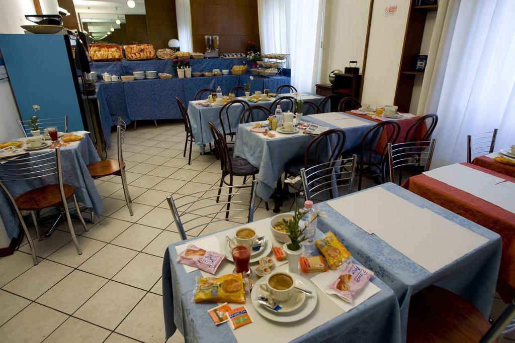 Hotel Catalani E Madrid Milan Bagian luar foto