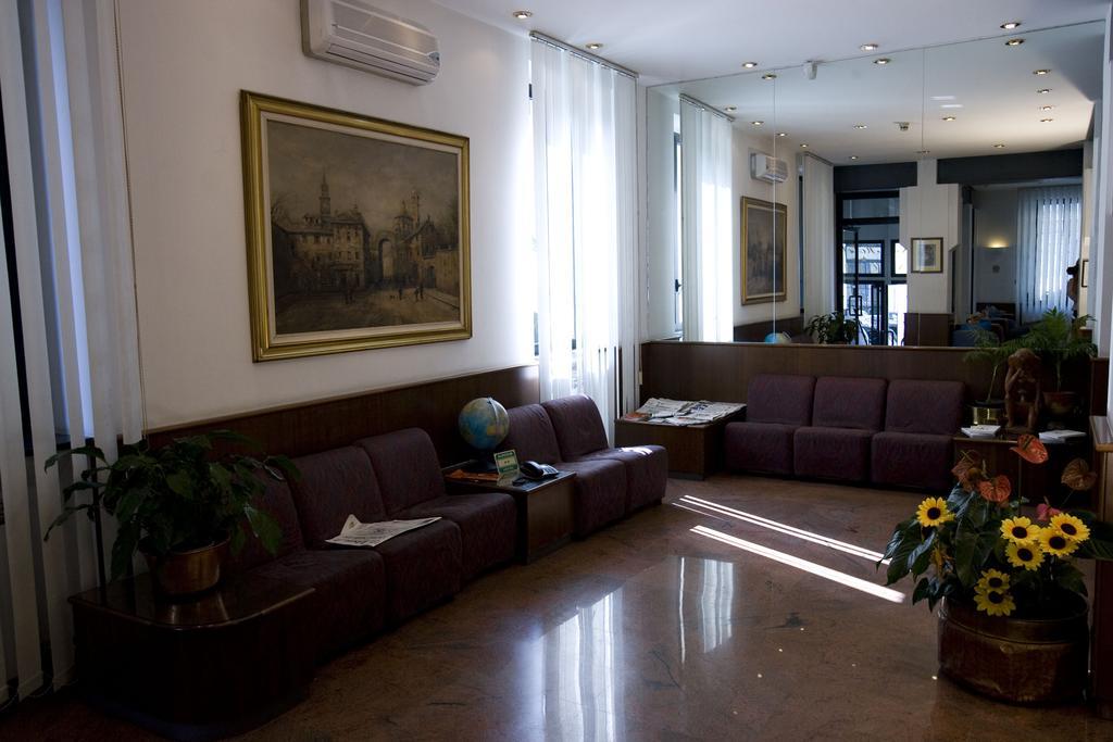 Hotel Catalani E Madrid Milan Bagian luar foto