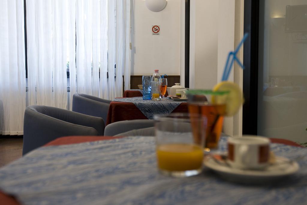 Hotel Catalani E Madrid Milan Bagian luar foto