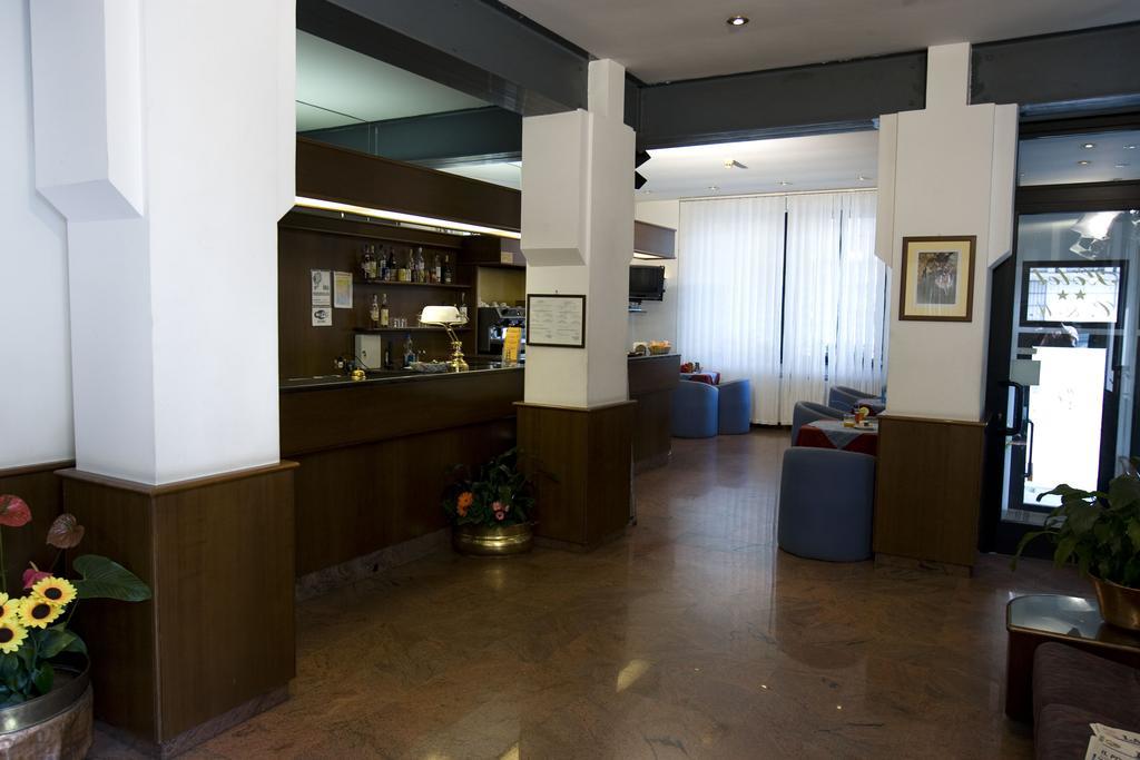 Hotel Catalani E Madrid Milan Bagian luar foto