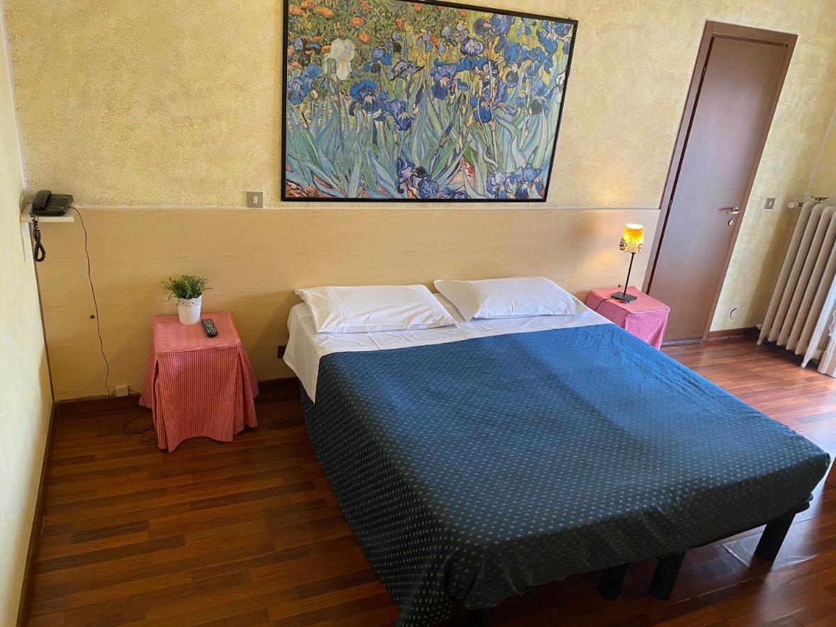 Hotel Catalani E Madrid Milan Bagian luar foto